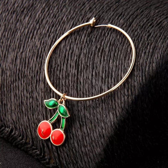 🍒 Gold Hoop Earring with Hanging Cherry Charm - Picture 5 of 7